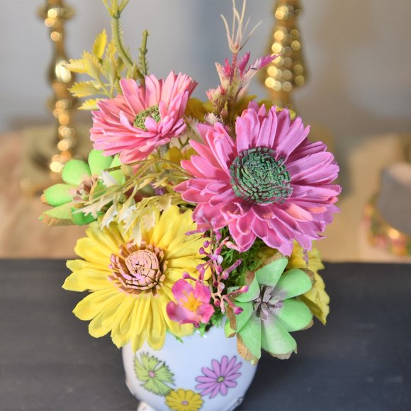 Beautiful hand-painted, footed, vintage, egg shaped vase with Sola flowers - Picture 4 of 8